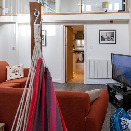 Stunning Mezzanine Apartment Near City Centre Cardiff Exterior foto